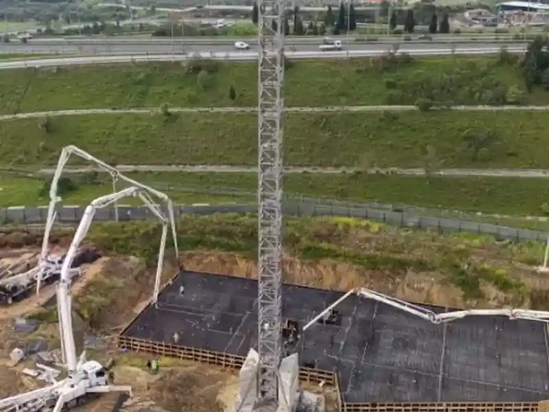 İzmir Büyükşehir Belediyesi'nden Uzundere Kentsel Dönüşüm Açıklaması: 817 Bağımsız Bölüm Teslim Edildi