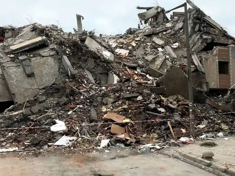 Avcılar'da Yıkım Sırasında Bina Çöktü: 30 Bin Lira Ceza Kesildi