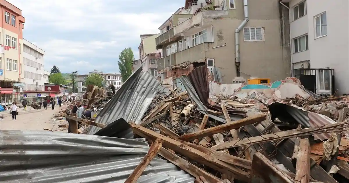 Samsun'un Havza İlçesinde Dere Güzergahında Bulunan İş Yerlerinin Yıkımı Sürüyor