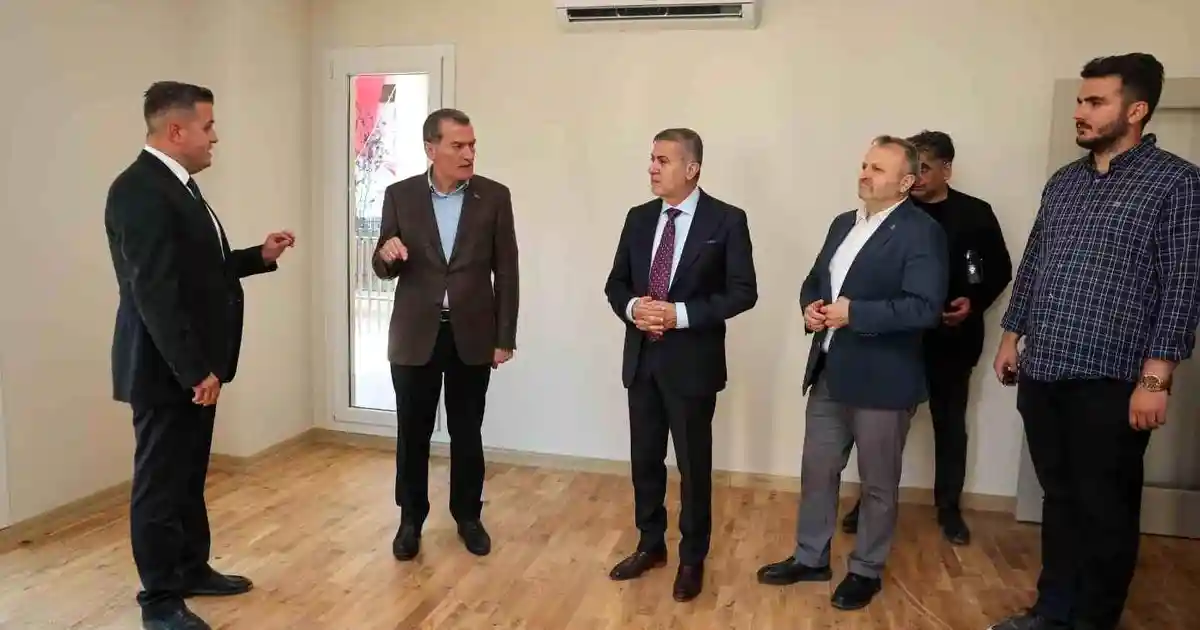 Zeytinburnu’nda Alya Merkezefendi Konutları’nın Anahtar Teslim Töreni Gerçekleştirildi