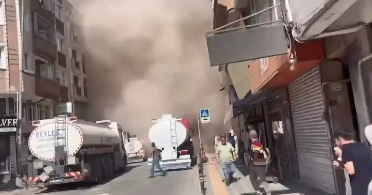 Zeytinburnu'nda Korkutan Anlar: Yıkım Esnasında Bina Çöktü