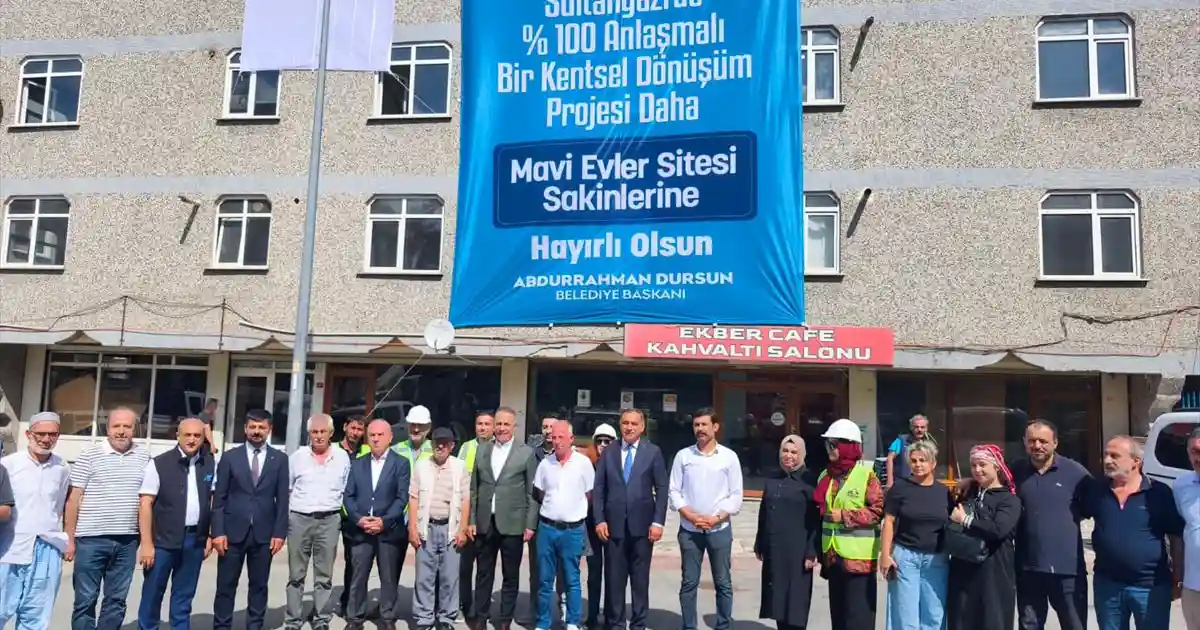 Sultangazi'de Yüzde 100 Uzlaşılan Mavi Evler Sitesi'nin Yıkımı Törenle Başladı