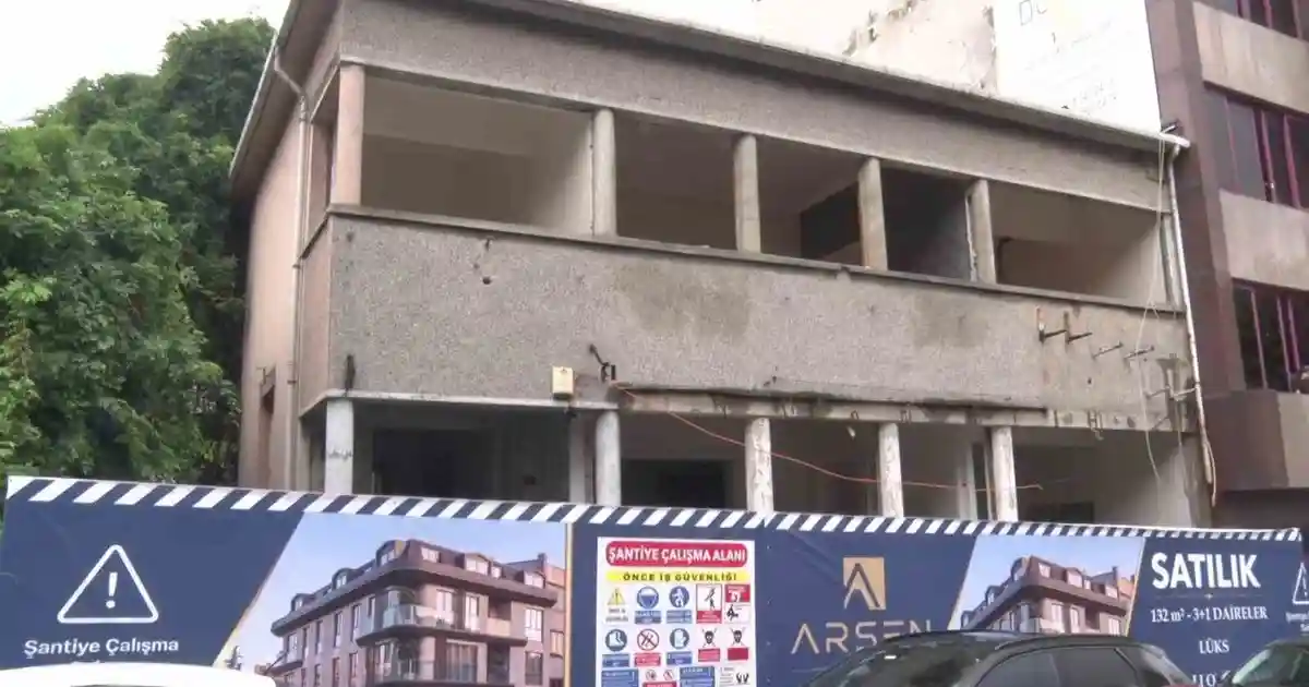 Üsküdar'ın 'Tavuklu Doktor'u Özferendeci'nin Doğancılar'daki Evi Yıkıma Girdi