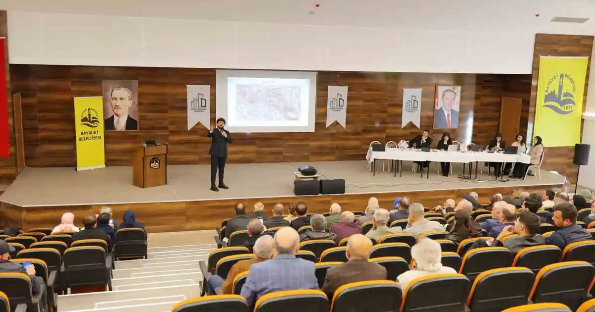 Bayburt Tuzcuzade'de Kentsel Dönüşüm İçin Hak Sahipleri Toplantısıyla Bilgilendirildi