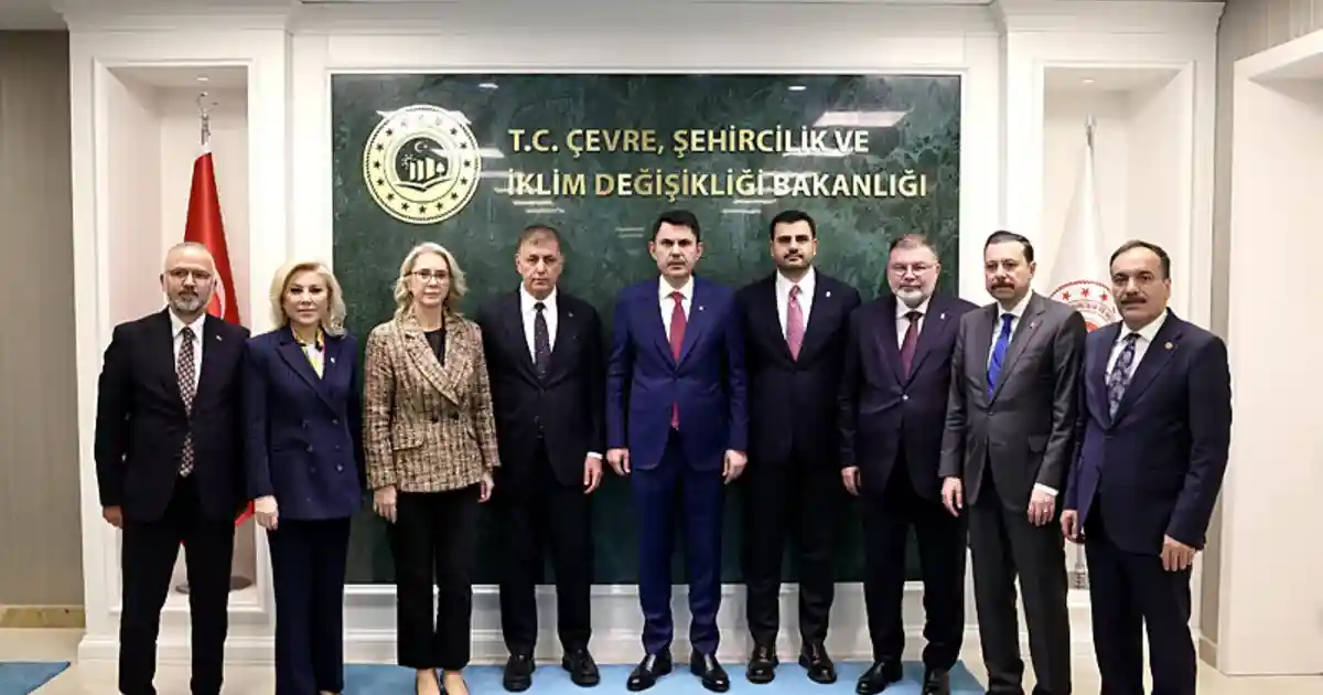 Bakan kurum: "İzmir için birlikte çalışmaya devam edeceğiz"