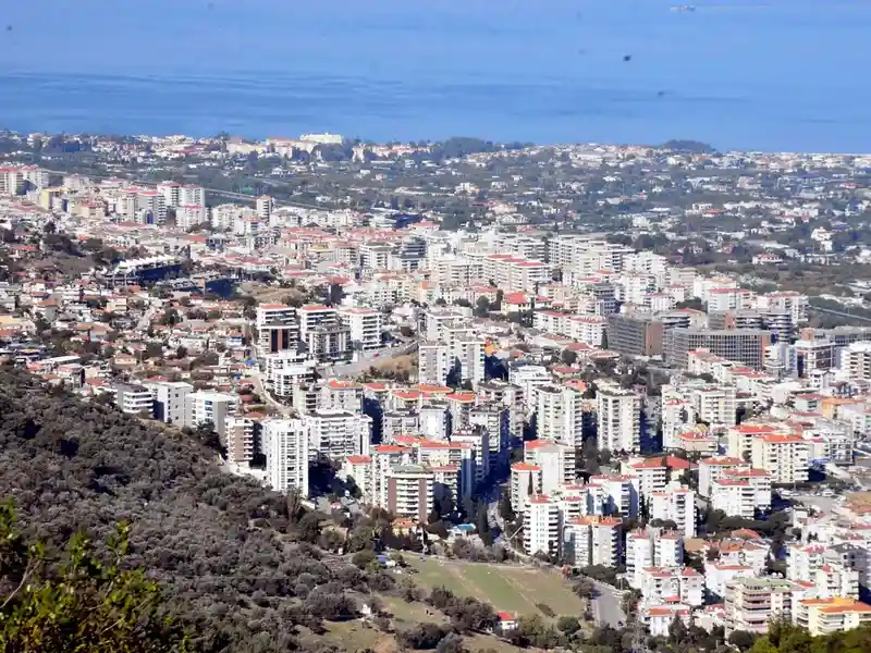 Kılıç, İzmir'de zemin-yapı etkileşimine dikkat çekip acil kentsel dönüşüm istedi