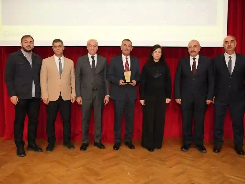 Ebyü afet ve kentsel dönüşüm konferansında risk azaltmayı ele aldı